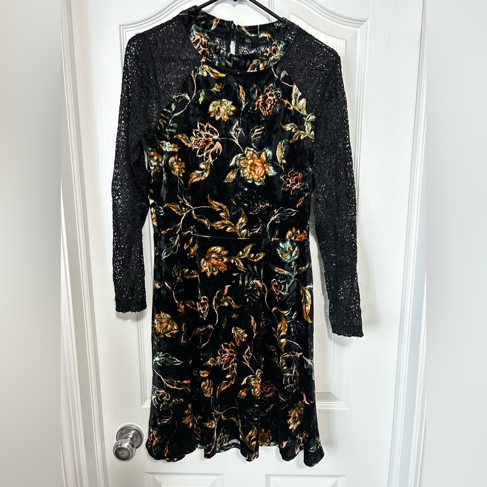 Long sleeved, “velvet” flower fit and flair dress US LG